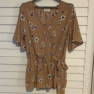Sienna Sky Size M Blouse